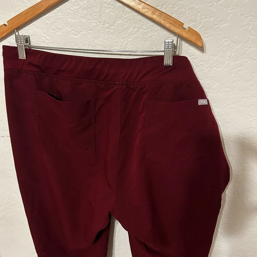 🎻Figs Men's Deep Red bottoms size XXL/T GUC